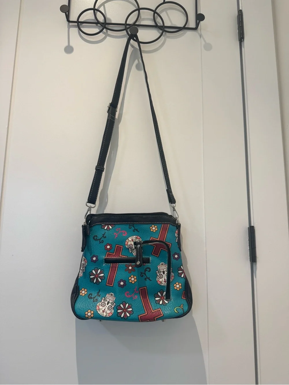 Sugar Skull turquoise cross body purse, lots of hidden Storage room and pockets